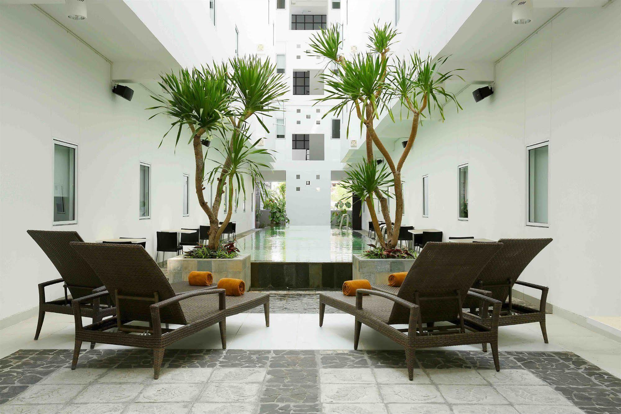 Amaris Hotel Sunset Road - Bali Kuta Lombok Esterno foto